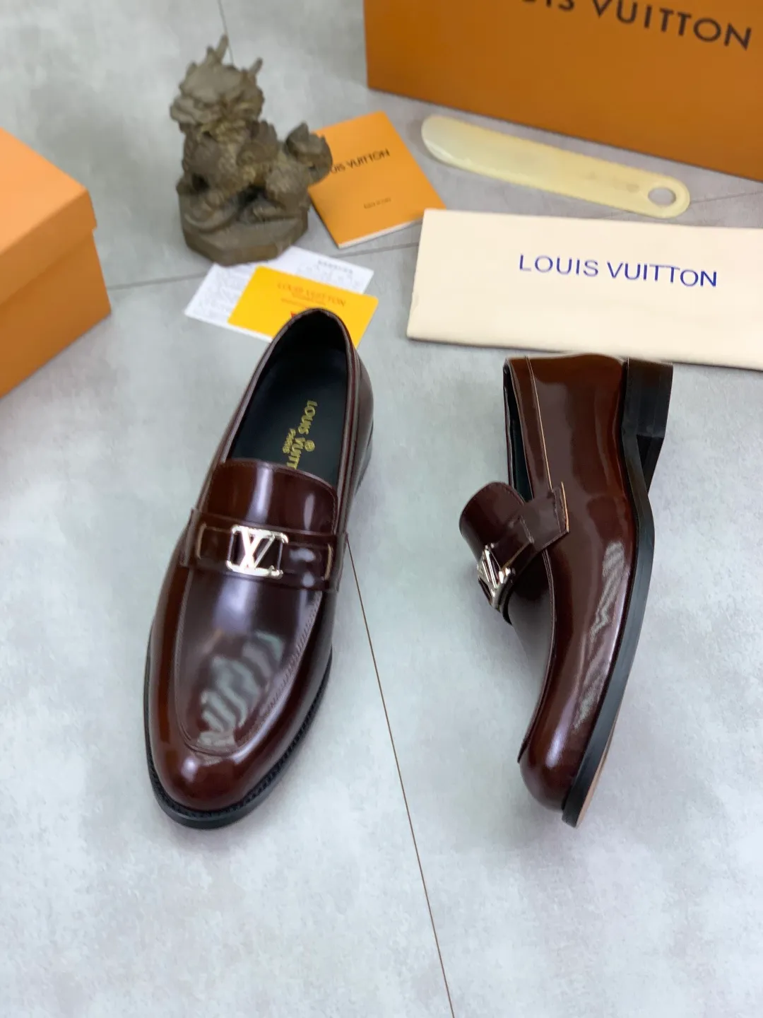 Men's shoes 💰P460💰[New model] Water-dyed cow lining 🆘 LV Louis Vuitton business leather shoes, made of original imported Italian 🇮🇹 calfskin, full cowhide lining, carefully handmade by professional shoemakers, the original version is specially designed for wear-resistant outsole. Standard code: 39-45 5️⃣color🉑️select